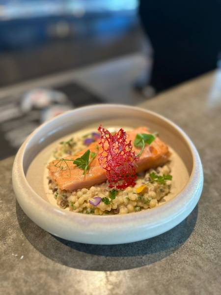 SAUMON, FREGOLA SARDA, Menu de la carte du midi du restaurant - bar brass&Co de Gif sur Yvette