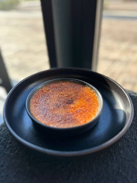 Crème brûlée orange de la carte du midi du restaurant bar Brass&Co à Gif sur Yvette