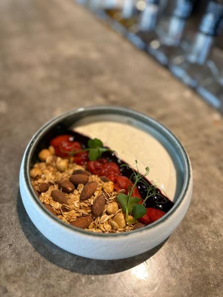 Fraise, fromage blanc, myrtille, restaurant-bar Gif sur Yvette