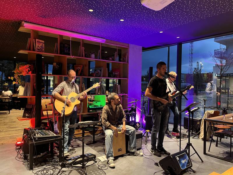 Concert live dans le bar brass&Co, gif sur Yvette, Mail Pierre Potier 