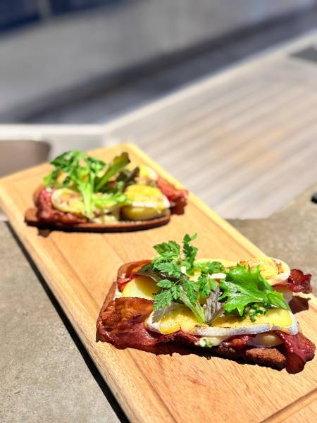 Tartin’flette un plat de la cart du midi du restaurant-bar brass&co