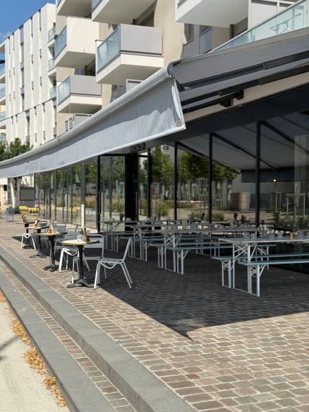 La terrasse du restaurant -bar brass&CO mail Pierre Potier à Gif sur Yvette