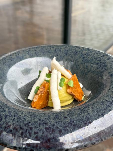 Citron, basilic, meringue dessert de la carte midi de brass&co 